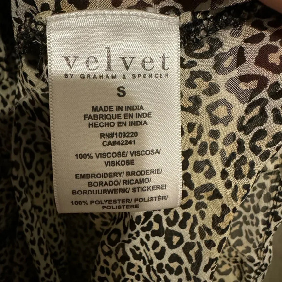 Velvet by Graham Spencer Cheetah Print‎ Dress with Slip Scalloped Edge Sleeve - Picture 2 of 10